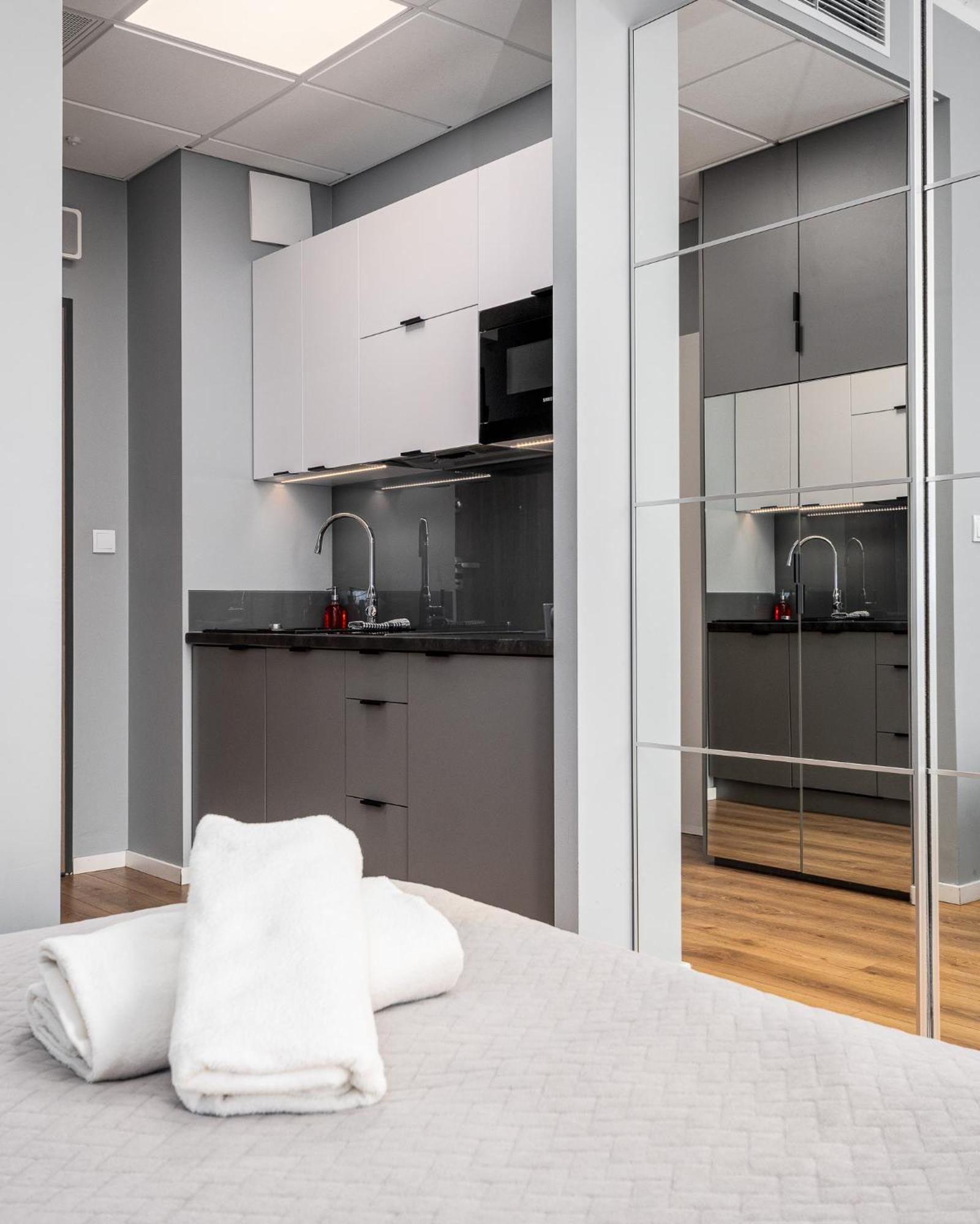Prymasa Tysiaclecia 83a Center View Free Garage By Perfect 920 Warszawa